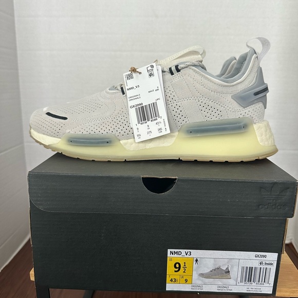 NWT Men’s 9.5 Adidas NMD V3 Sneakers in Light Gray. GX2090. In Original Box.